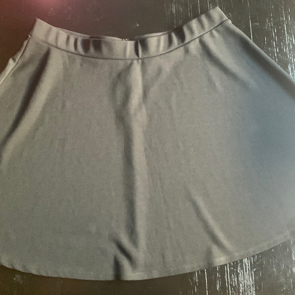 Black skater skirt with zipper in the back